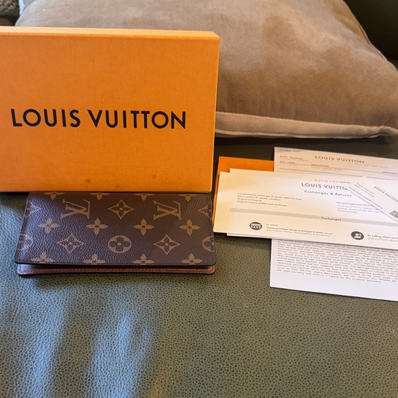 Louis Vuitton Monogram Locket Agenda Cover/Wallet in Brown - Picture 1 of 7